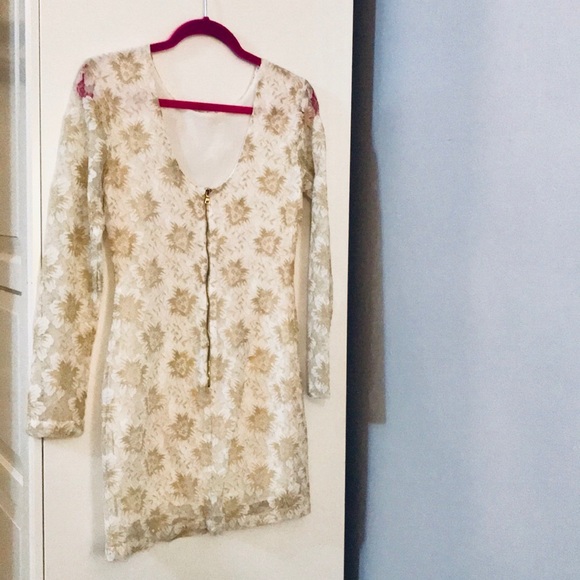 Worn 3x: white lace dress with gold flowers - Picture 2 of 4